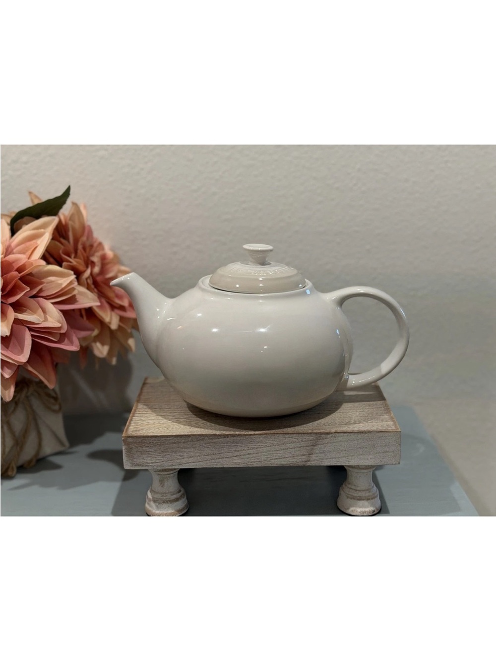 Le Creuset 1.3L Classic Teapot
MERINGUE Stoneware Glossy Finish
Second Choix NEW - Picture 2 of 9